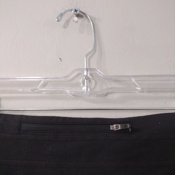 ATHLETA BLK Black Crop Legging Capri Women’s Size S.    (J4) - Picture 3 of 5